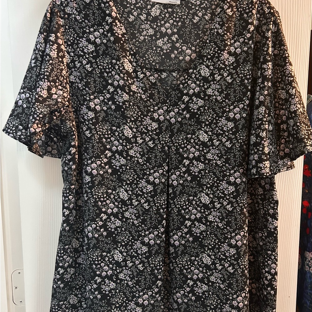 Women's Black Floral V-Neck Blouse